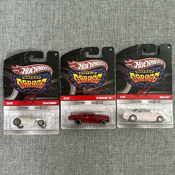 2009 Hot wheels bundle three includes two Wayne’s Garage and one Phil’s Garage - Picture 1 of 10